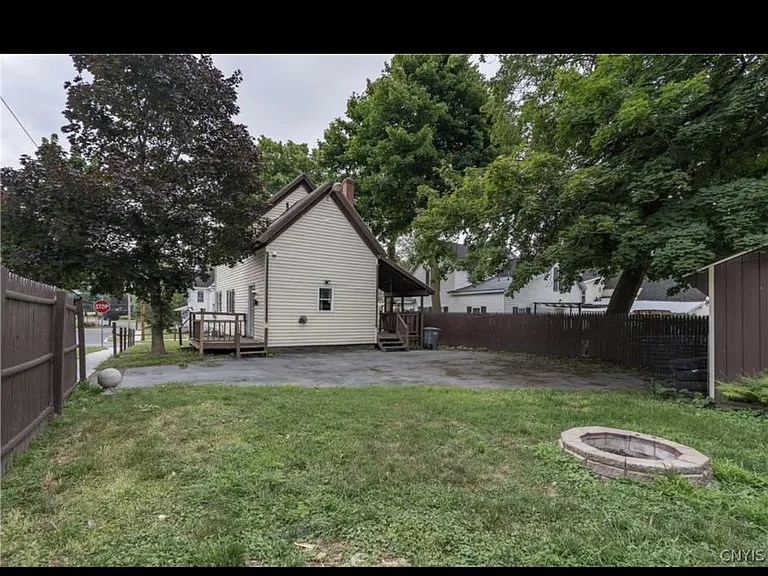 631 Grant St — Photo 3