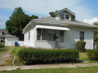 219 Fair Ave, Flora, IL 62839