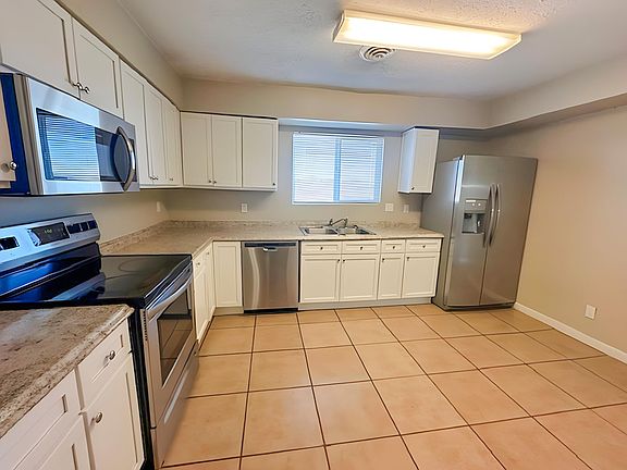 5th image of 1108 Montano Ct