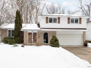 361 Countryside Ln, Williamsville, NY 14221