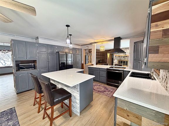 4th image of 7242 King James Rd