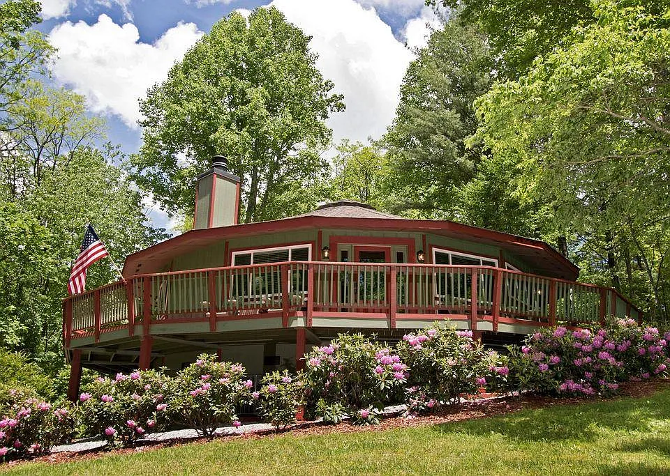 50 Broadmoor Ln