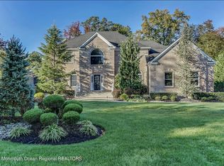 2 Kathleen Ct, Manalapan, NJ 07726