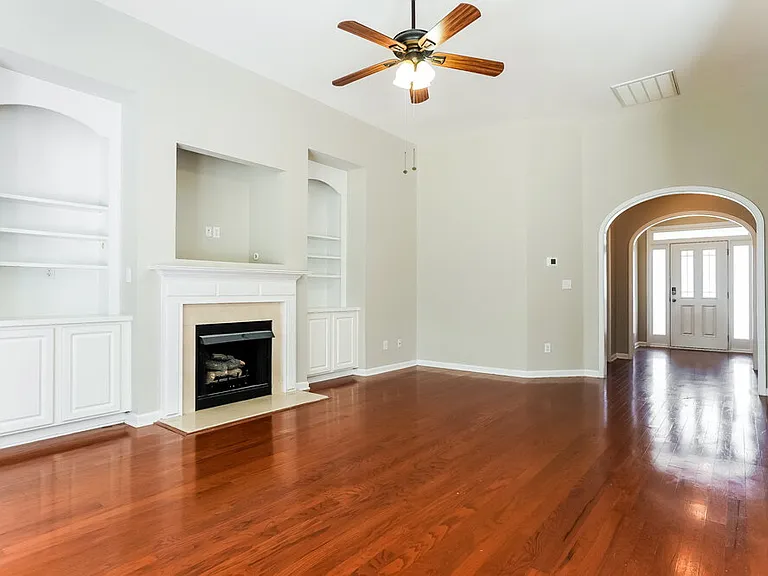 236 Haywood Ln — Photo 3