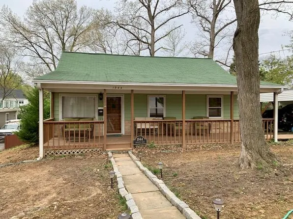 1944 Griffith Rd, Falls Church, VA 22043