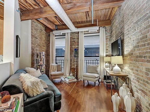4th image of 225 W Huron St APT 201