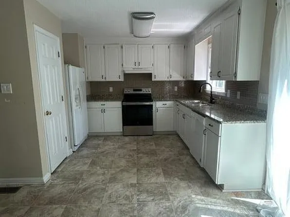 2910 Brittany Dr, Clayton, NC 27520