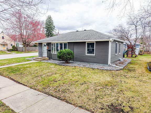 2nd image of 1412 9th Ave NE