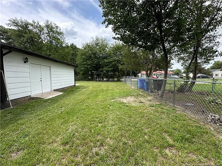 1601 Bluesprings Rd — Photo 33