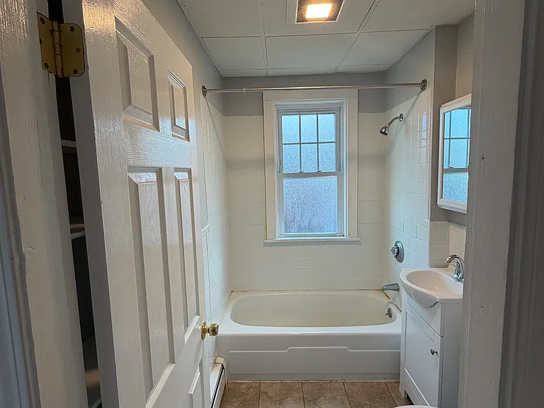 87 Webster St #4 — Photo 10