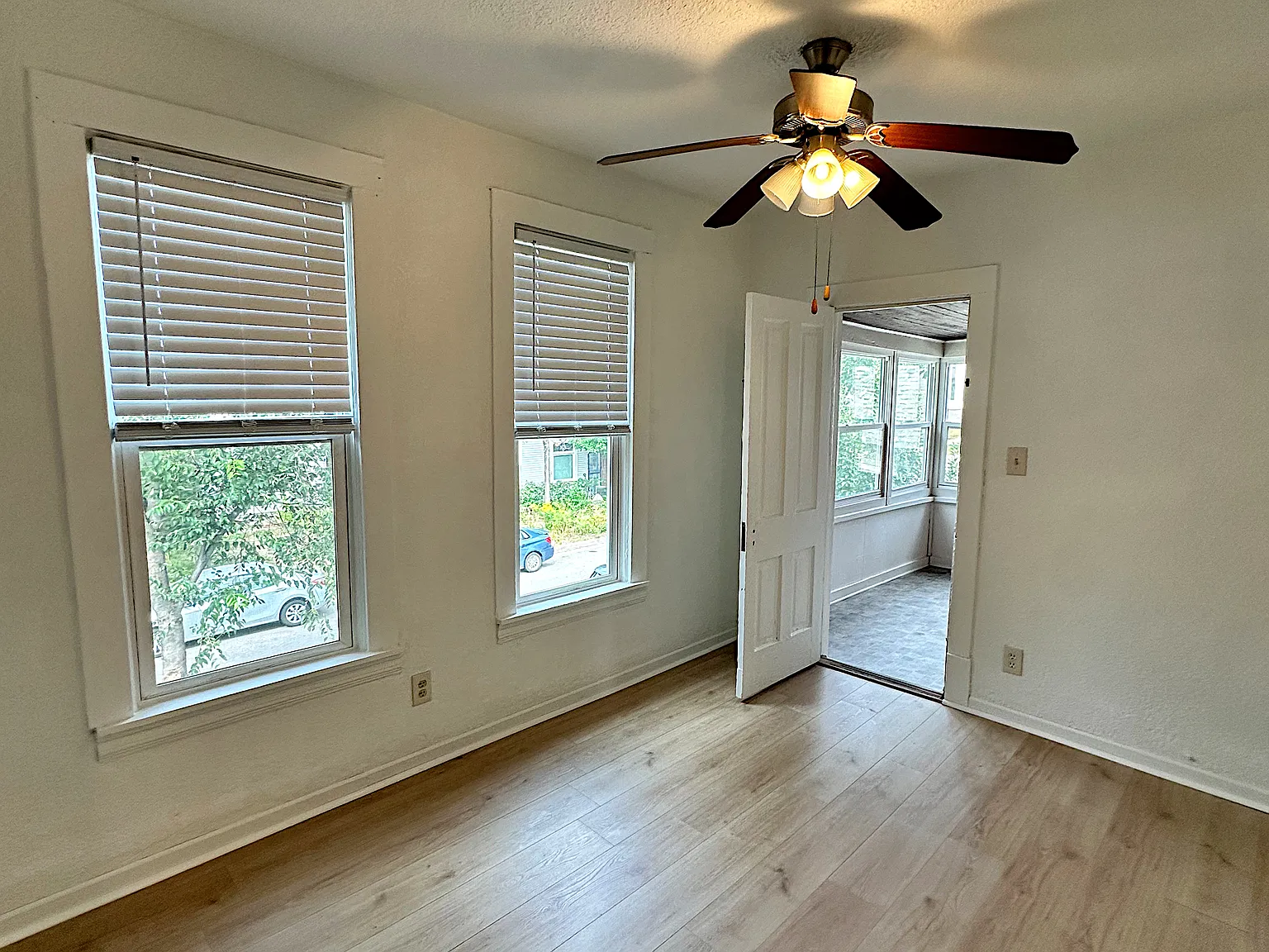 3 bed, 900 sqft, $1,700 — Photo 4