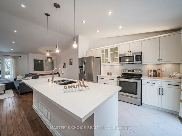 3294 Rhonda Valley, Mississauga, ON L5A 3E9