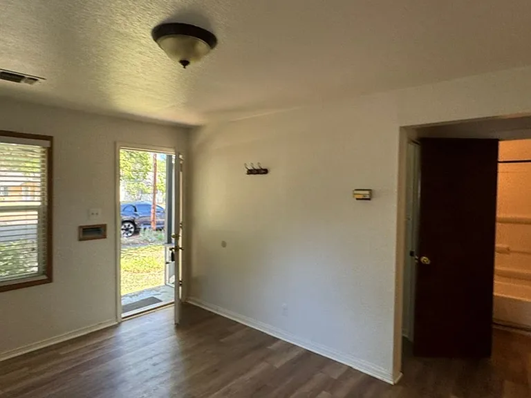 809 King St — Photo 7