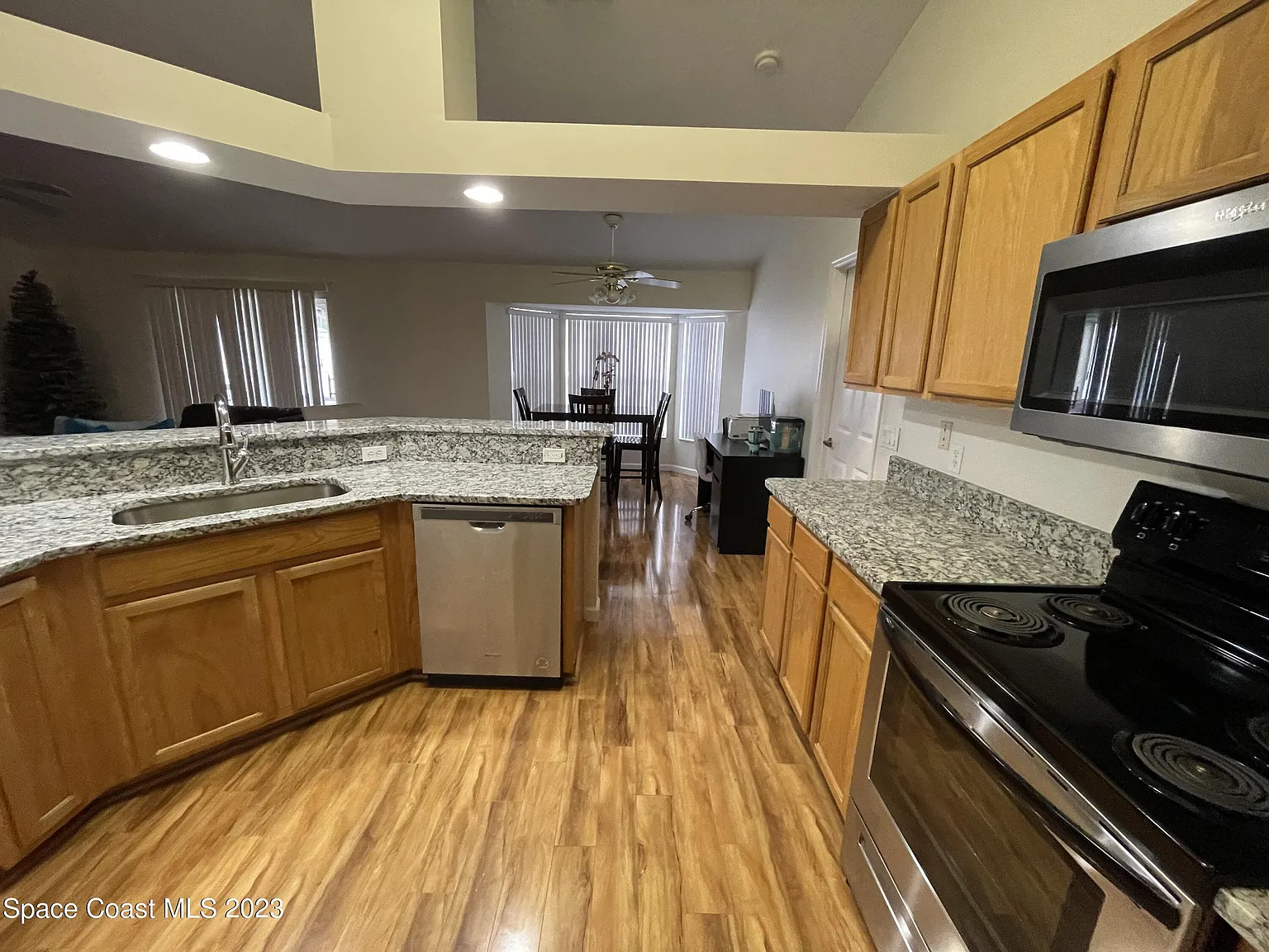 3 bed, 2.0 bath, 1615 sqft, $2,400 — Photo 4