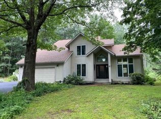 2 Queens Ln, Queensbury, NY 12804