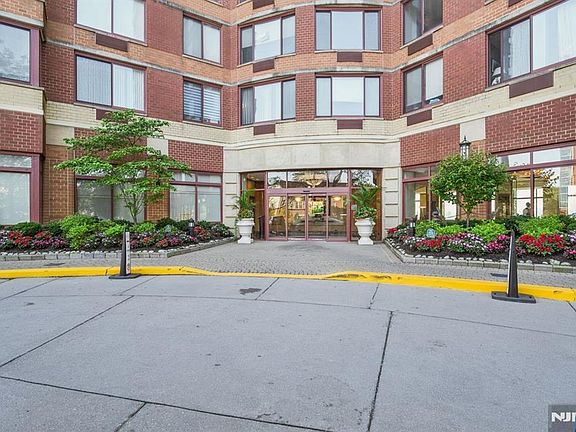 2nd image of 100 Old Palisade Rd APT L7