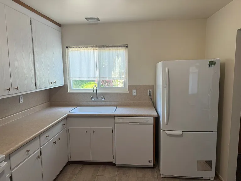237 Peach Tree Ave — Photo 36