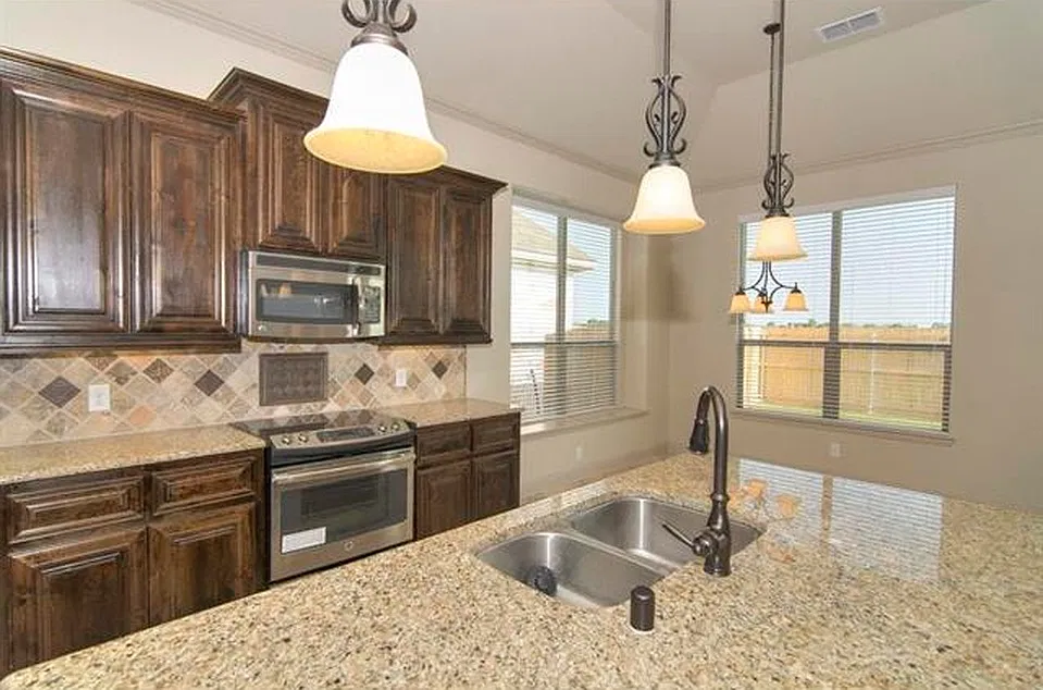 5 bed, 3.5 bath, 3335 sqft, $4,250 — Photo 3