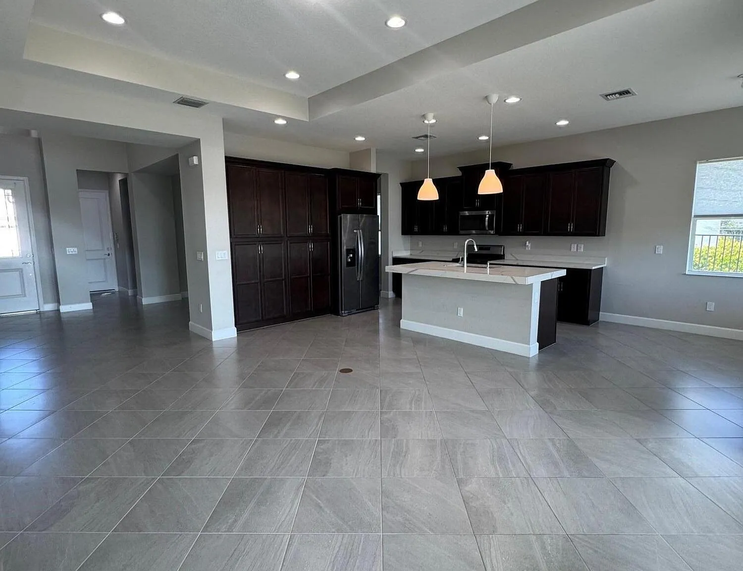 3 bed, 2.0 bath, 2075 sqft, $3,500 — Photo 3