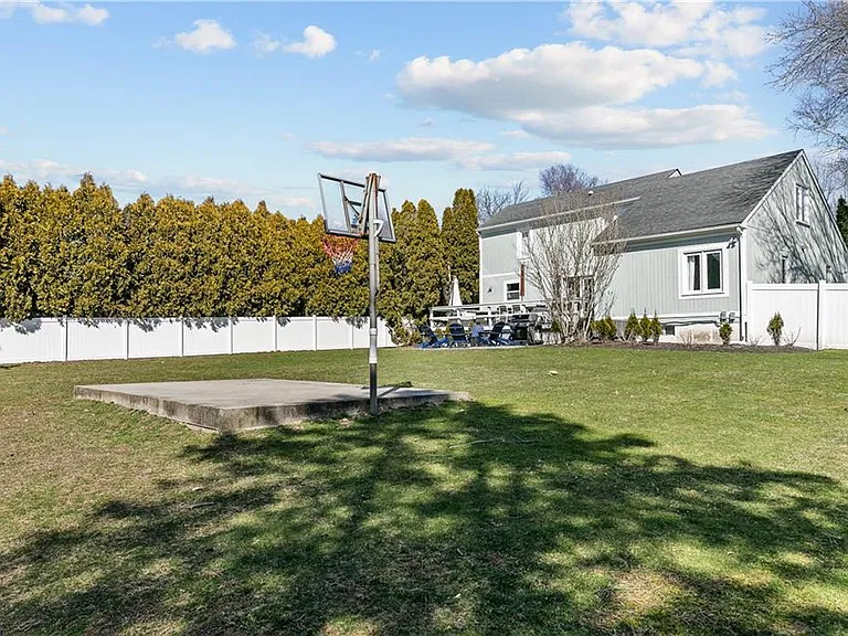 391 Valley Rd — Photo 30