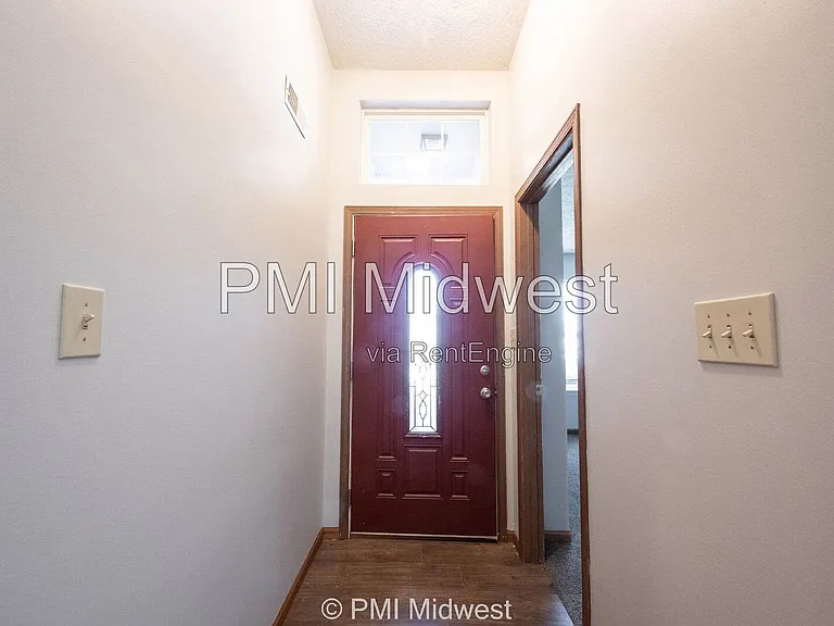 1092 Cobra Dr — Photo 4