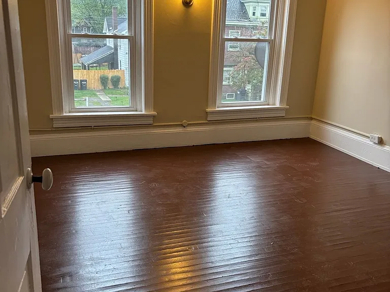 424-426 Rural Ave #426 — Photo 5