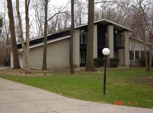 29012 Summerwood Rd, Farmington Hills, MI 48334