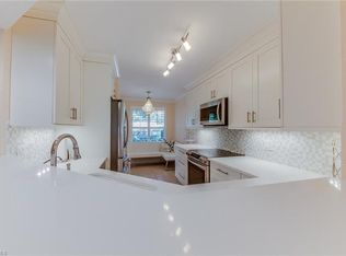 340 Horse Creek Dr APT 106, Naples, FL 34110