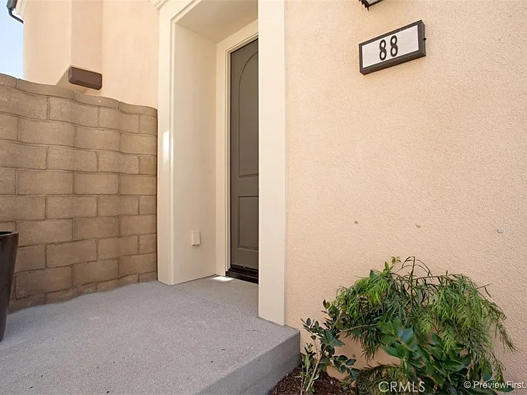 88 Painted Trellis — Photo 4