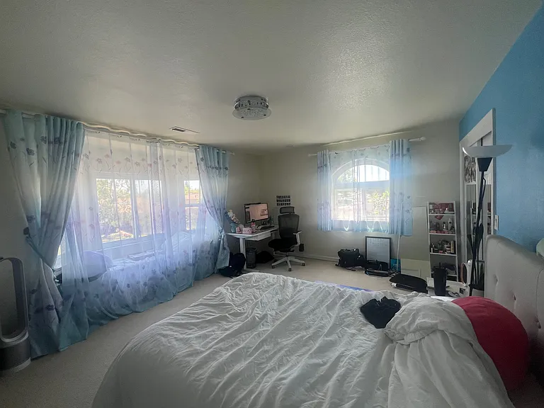 440 Radcliffe Dr — Photo 3