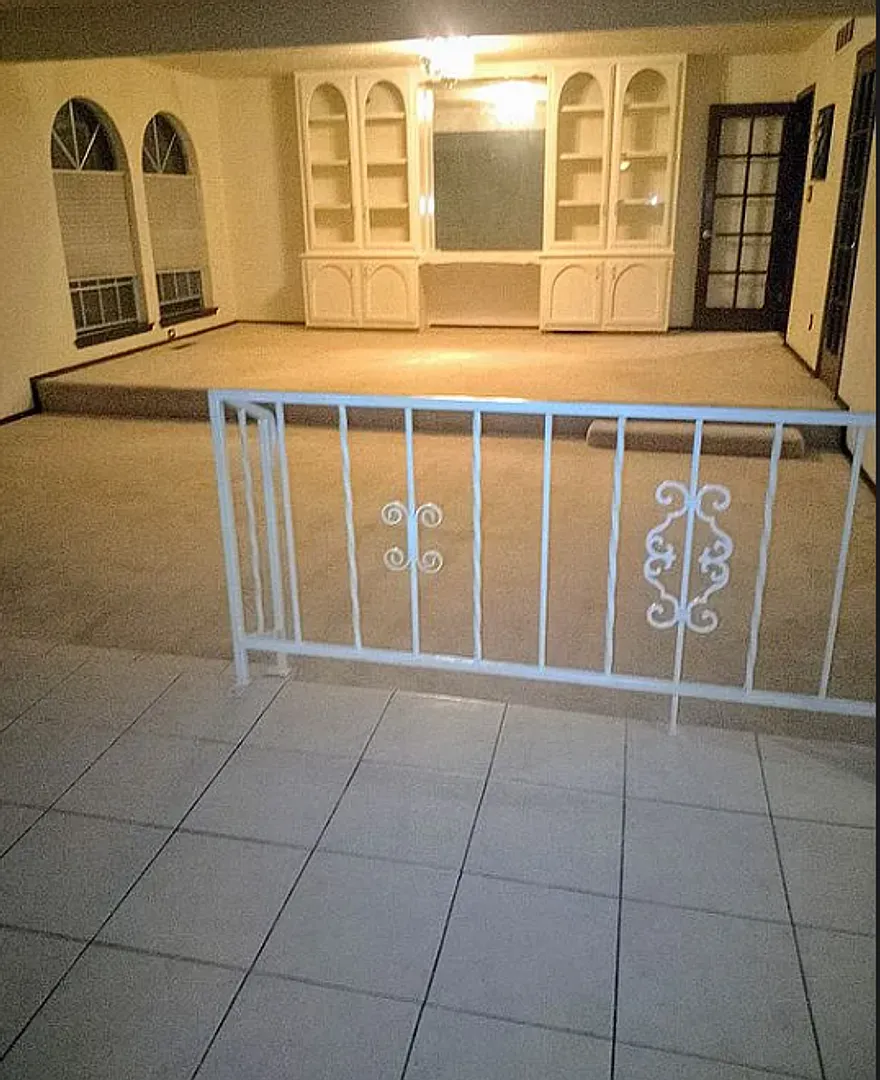 Coming Soon ! Beautiful Foot Hills Home at the tope of Comanche and Tramway with full size swimmi... — Photo 4