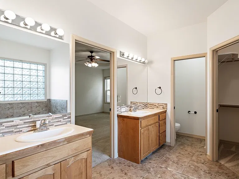 1886 W Bellagio Dr — Photo 17