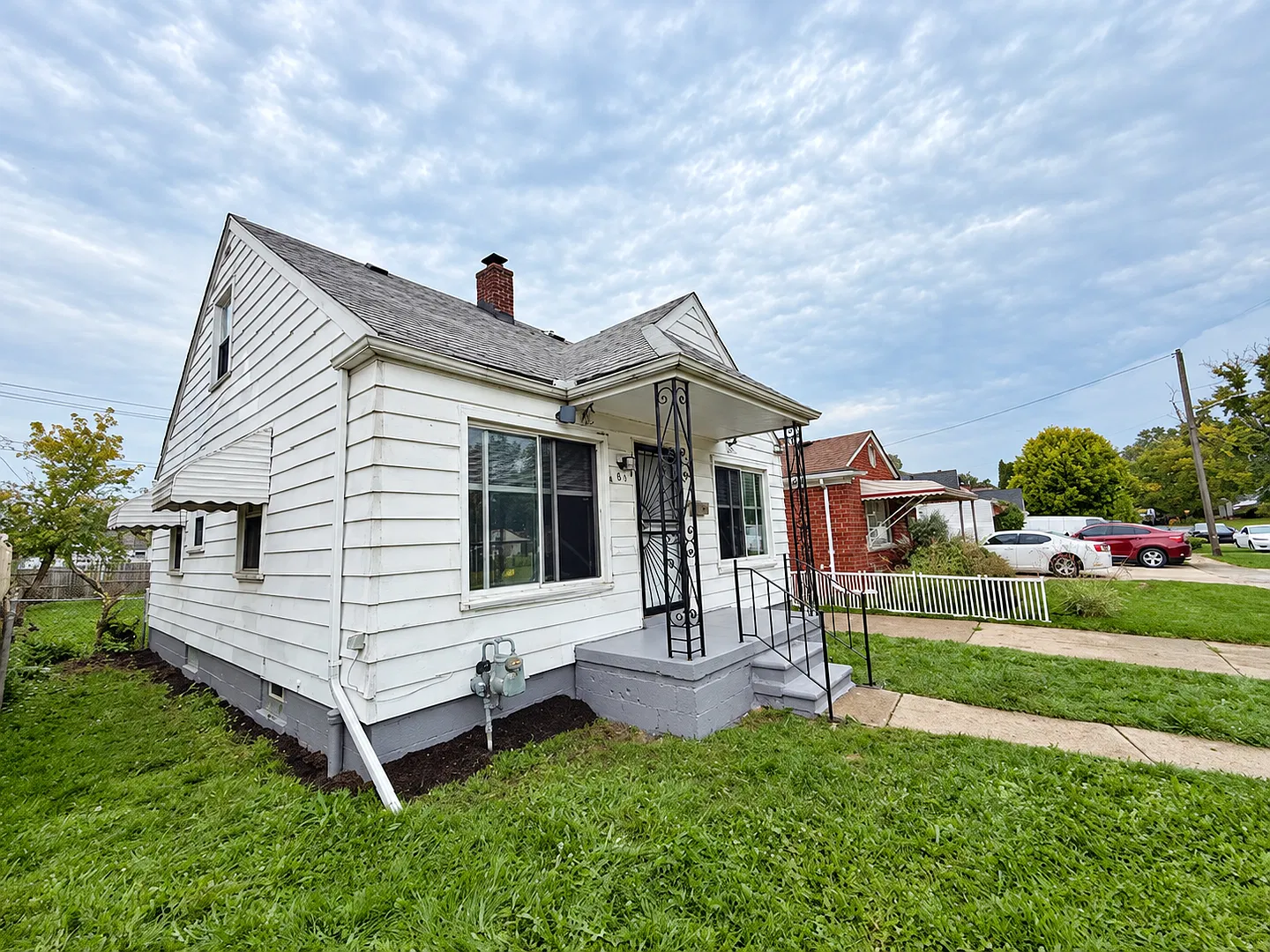 3 bed, 1.0 bath, 950 sqft, $1,300 — Photo 3