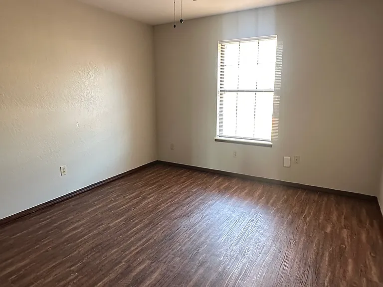 1800 Suzanne Dr — Photo 7
