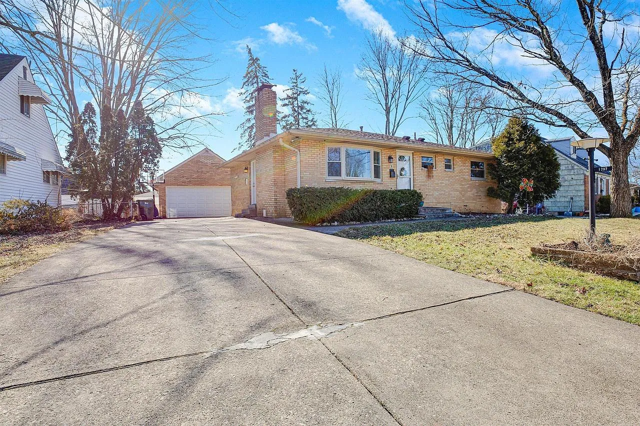 1297 Shanley Dr photo 1