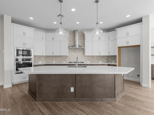 1042 W RIDGE Road, Apache Junction, AZ 85120