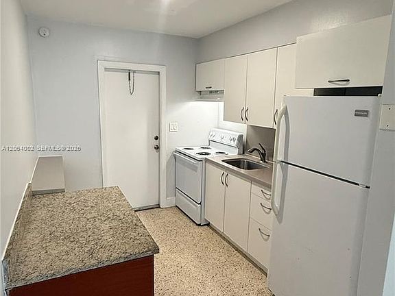 5th image of 842 SW 2nd St #A