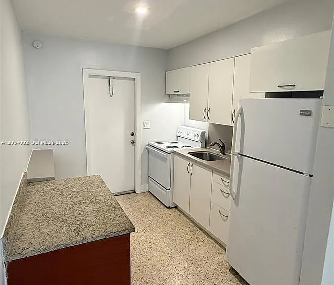 842 SW 2nd St #A — Photo 5
