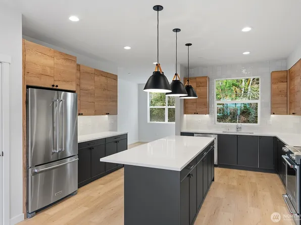 720 Newport Way NW, Issaquah, WA 98027