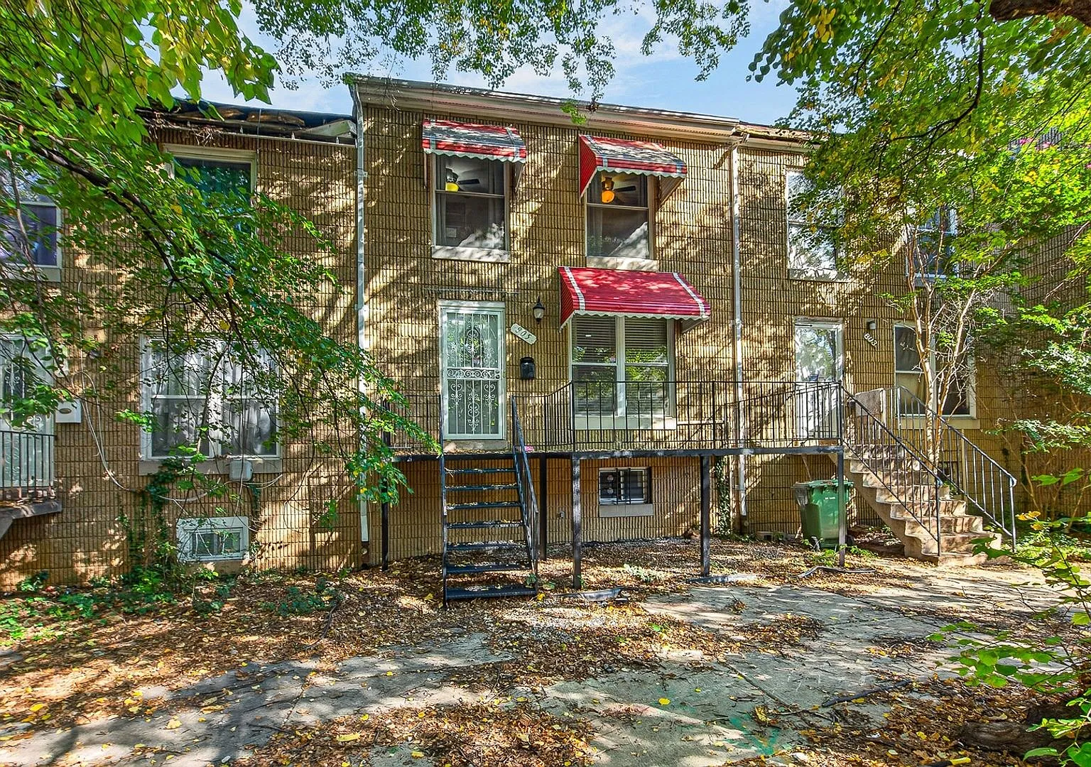 Charming 3BR Townhome in Baltimore — Photo 2