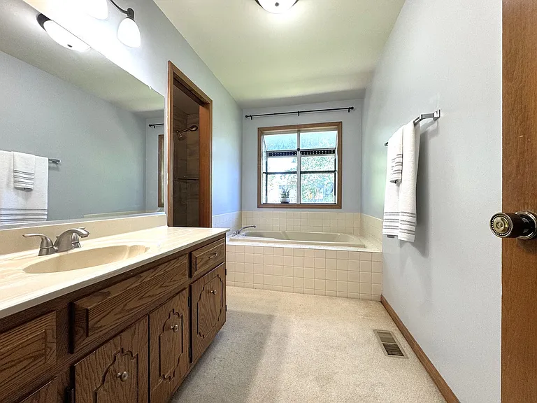 1217 Yorkshire Dr — Photo 14