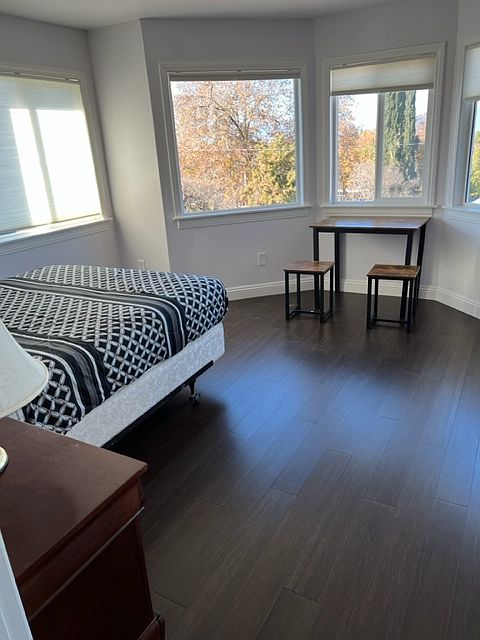 1st image of 259 E Crescent Ave