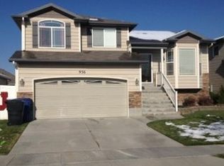 936 W Stonehenge Dr, North Salt Lake, UT 84054
