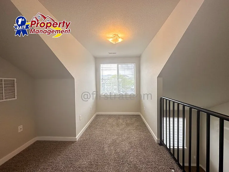 272 W Mallard Dr #207 — Photo 8