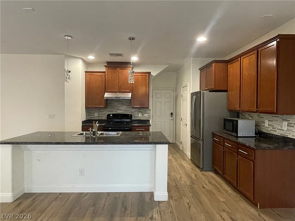 3 bed, 2.5 bath, 1828 sqft, $2,195 — Photo 2