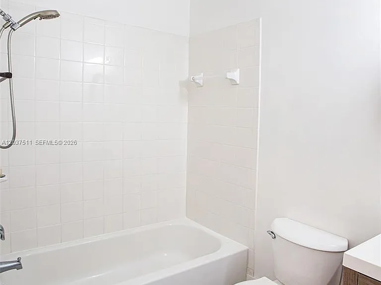 4234 NE 9th St #4234 — Photo 11