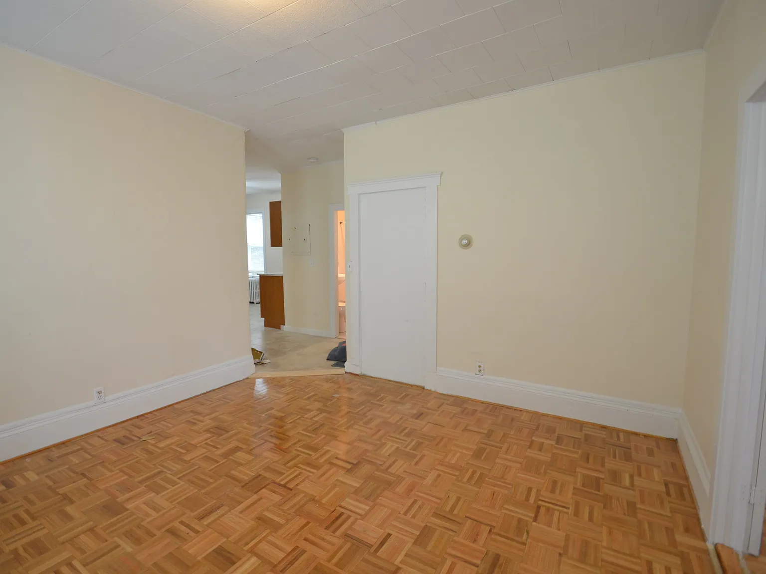 4 bed, 1100 sqft, $3,300 — Photo 3