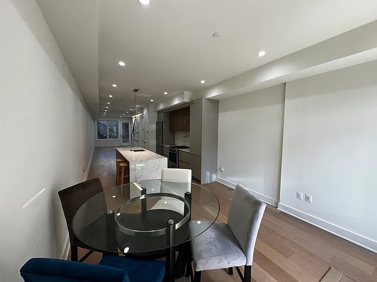 517 M St NE #1 — Photo 9