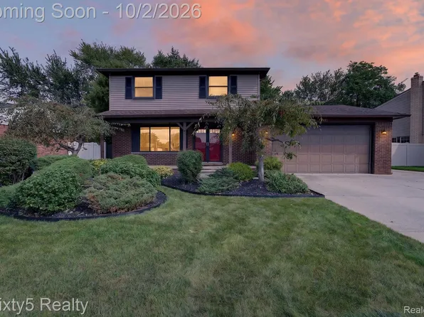 27423 Oakcrest Dr, Brownstown, MI 48183
