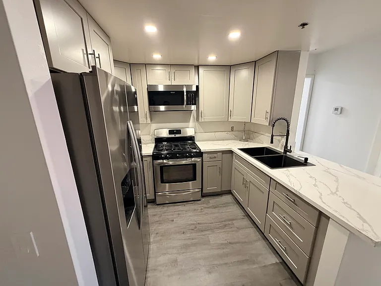 700 W 3rd St #A105 — Photo 1